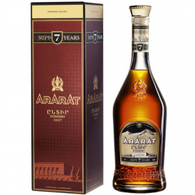 Brandy Ararat Otborny + cutie, 40% alc., 0.7L, 7 ani, Armenia